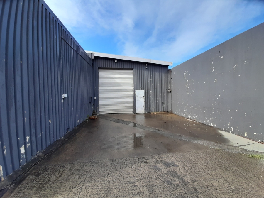 To Let Commercial Property for Rent in Wilsonia Eastern Cape